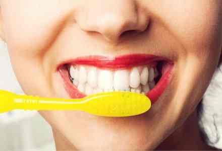Blanchir ses dents au bicarbonate: la mise au point de l'American Dental  Association (ADA)